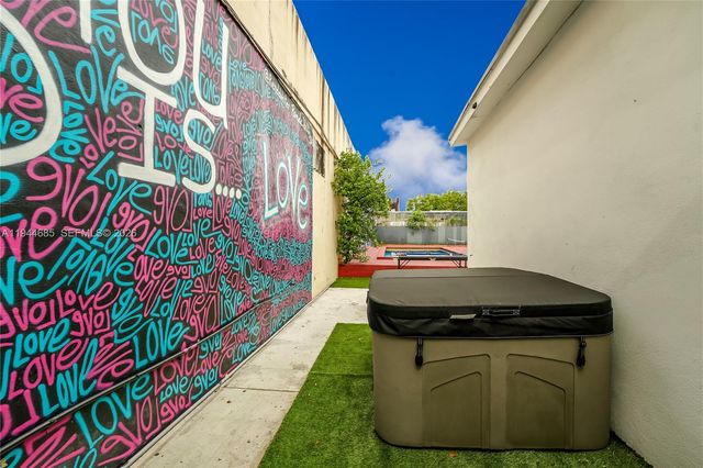 187 NW 53rd St, Miami, FL 33127