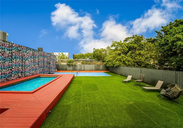 187 NW 53rd St, Miami, FL 33127