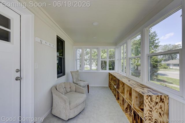 335 W Lincoln Avenue, Madison Heights, MI 48071