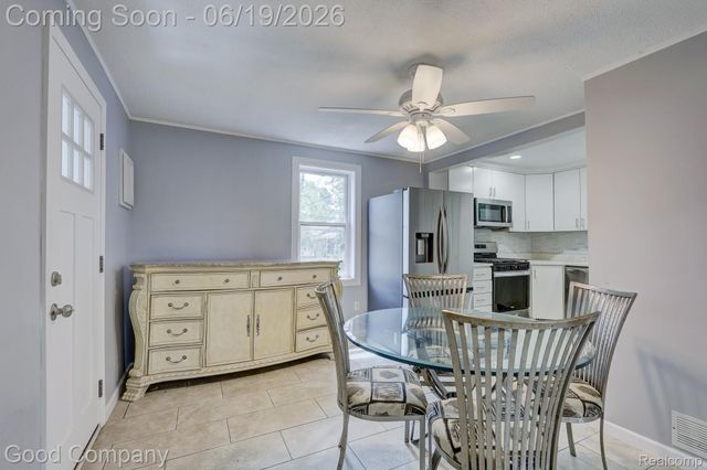 335 W Lincoln Avenue, Madison Heights, MI 48071