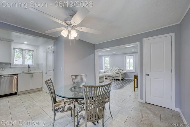 335 W Lincoln Avenue, Madison Heights, MI 48071