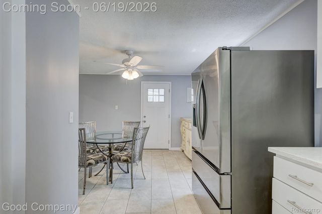 335 W Lincoln Avenue, Madison Heights, MI 48071