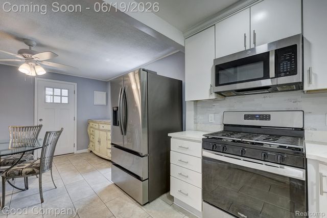 335 W Lincoln Avenue, Madison Heights, MI 48071