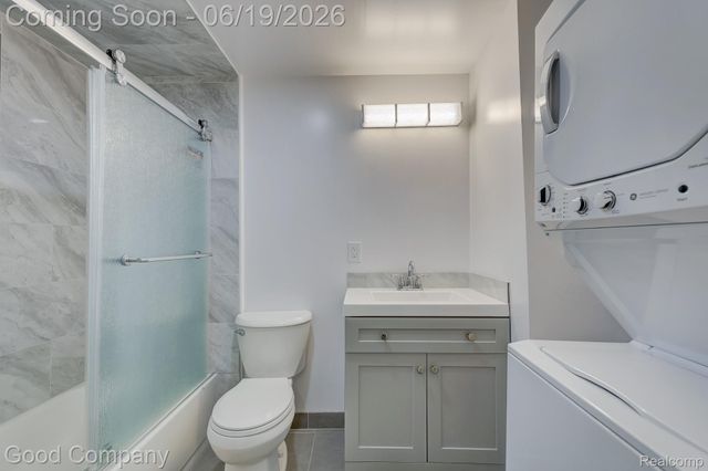 335 W Lincoln Avenue, Madison Heights, MI 48071