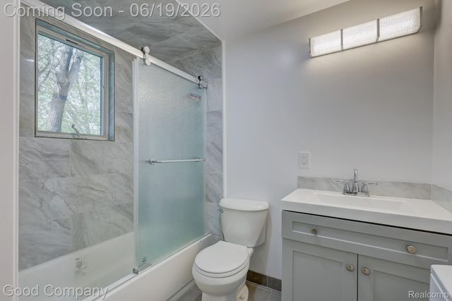 335 W Lincoln Avenue, Madison Heights, MI 48071