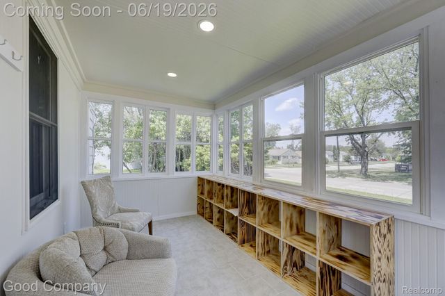 335 W Lincoln Avenue, Madison Heights, MI 48071