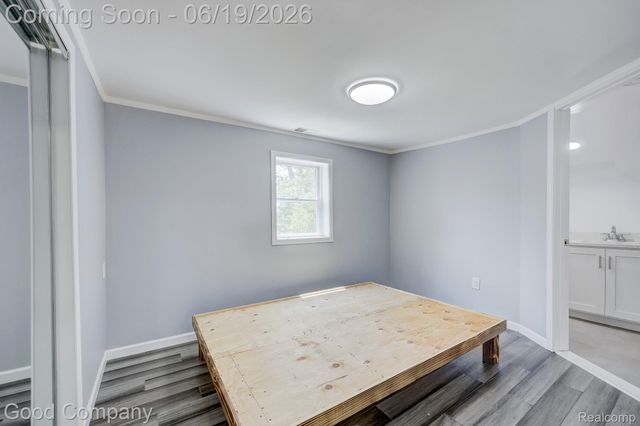335 W Lincoln Avenue, Madison Heights, MI 48071