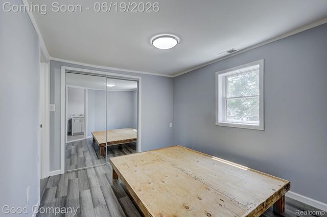 335 W Lincoln Avenue, Madison Heights, MI 48071