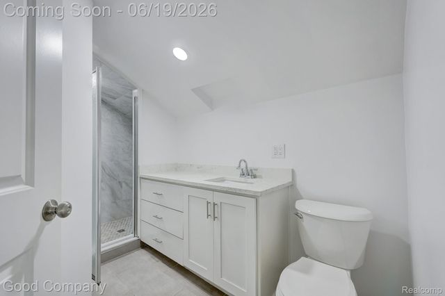 335 W Lincoln Avenue, Madison Heights, MI 48071