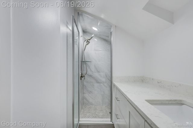 335 W Lincoln Avenue, Madison Heights, MI 48071