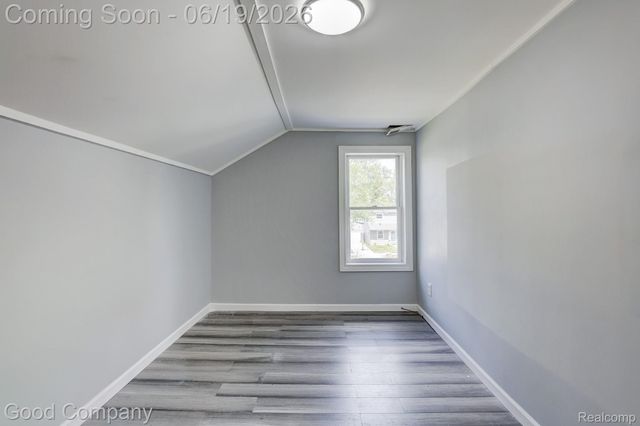 335 W Lincoln Avenue, Madison Heights, MI 48071