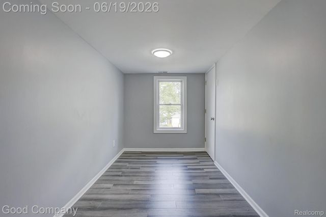 335 W Lincoln Avenue, Madison Heights, MI 48071