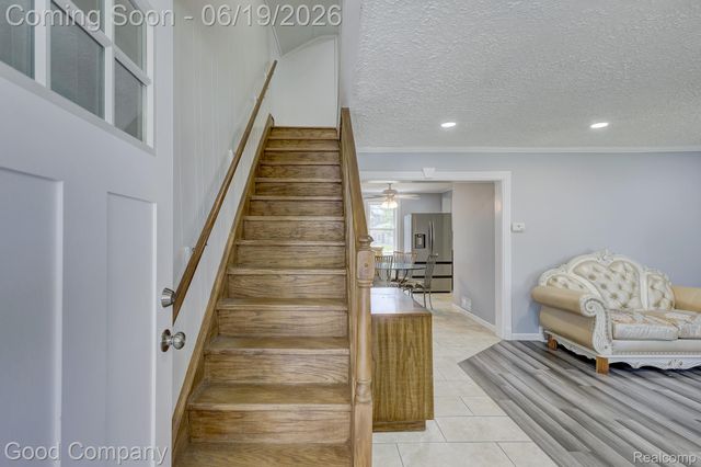 335 W Lincoln Avenue, Madison Heights, MI 48071