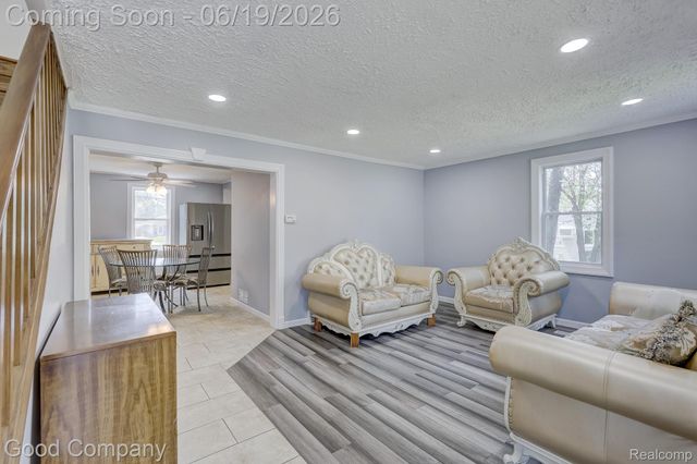 335 W Lincoln Avenue, Madison Heights, MI 48071