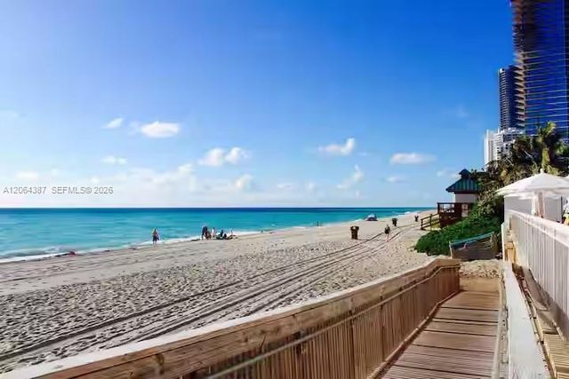19201 Collins Avenue 540, Sunny Isles Beach, FL 33160