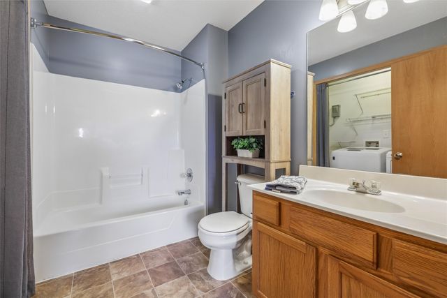 2153 NW 159th Street 60, Clive, IA 50325