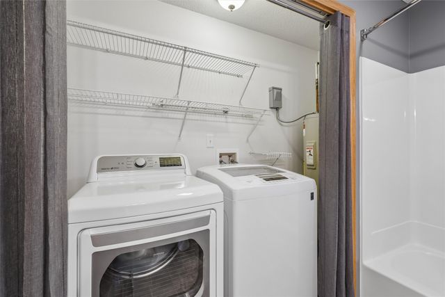 2153 NW 159th Street 60, Clive, IA 50325