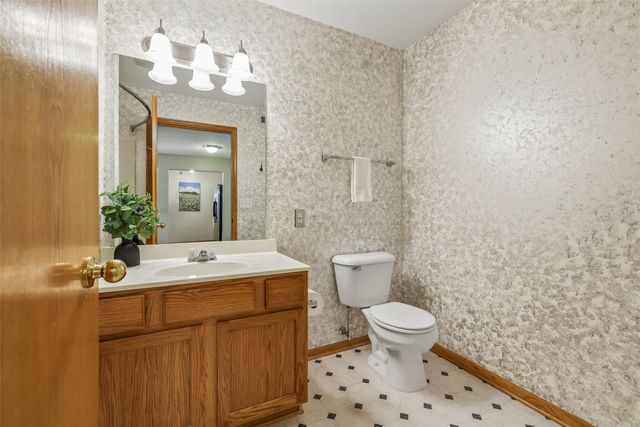 2153 NW 159th Street 60, Clive, IA 50325