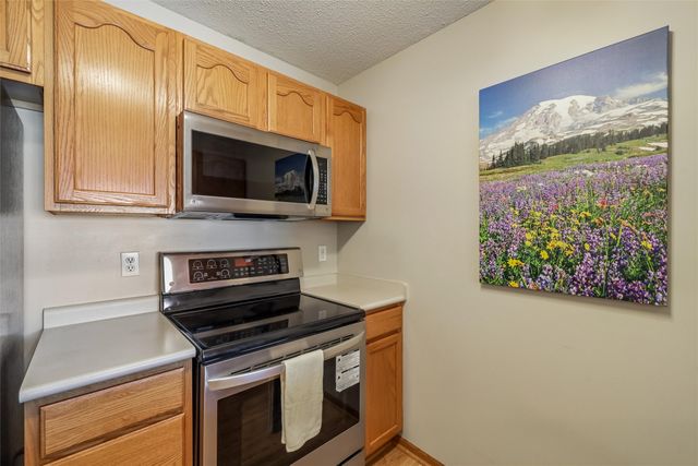 2153 NW 159th Street 60, Clive, IA 50325
