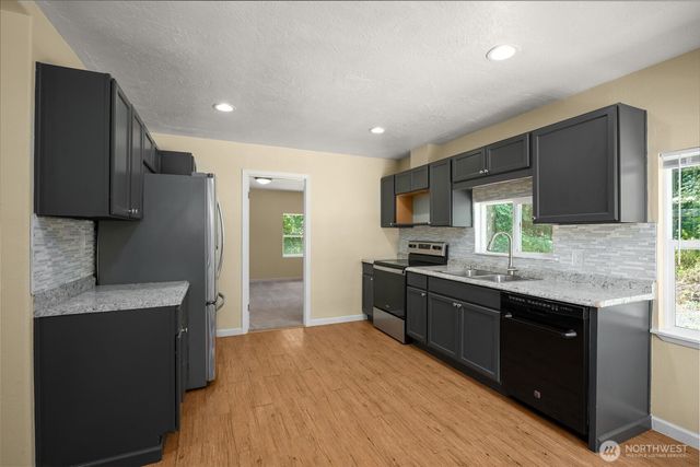 2703 25th Street SW, Puyallup, WA 98373