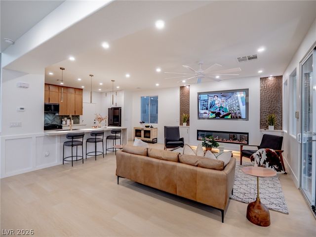 9705 Floweret Avenue, Las Vegas, NV 89117