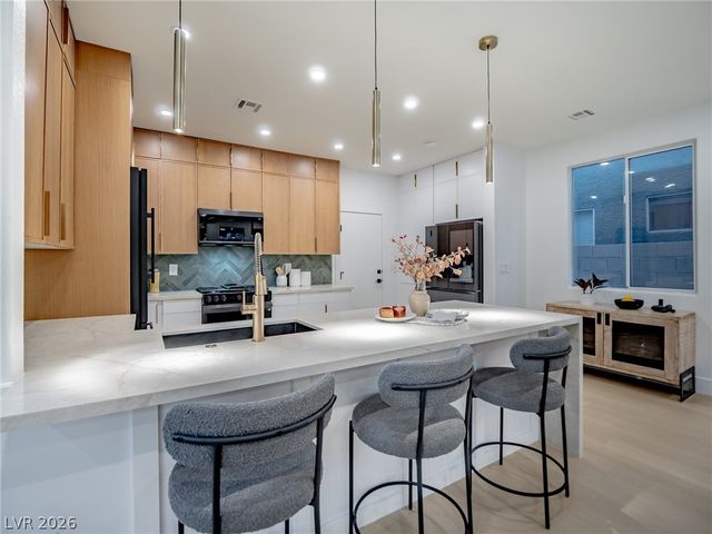 9705 Floweret Avenue, Las Vegas, NV 89117