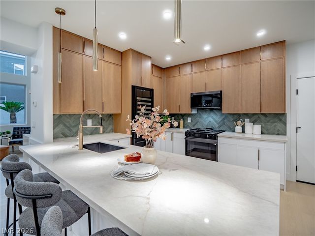 9705 Floweret Avenue, Las Vegas, NV 89117