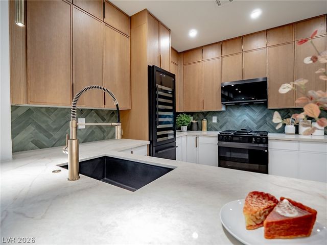 9705 Floweret Avenue, Las Vegas, NV 89117