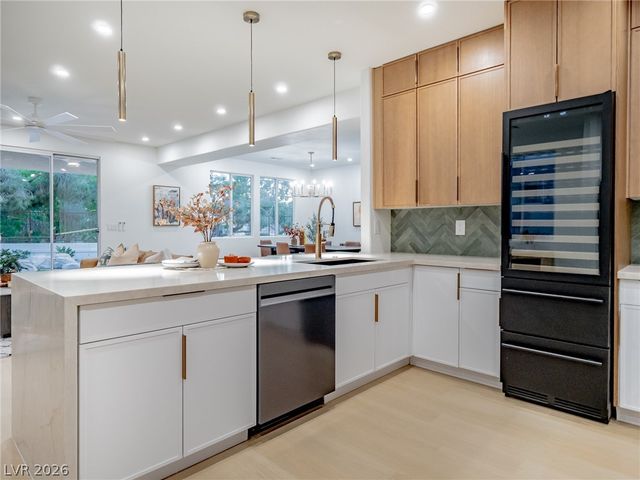 9705 Floweret Avenue, Las Vegas, NV 89117