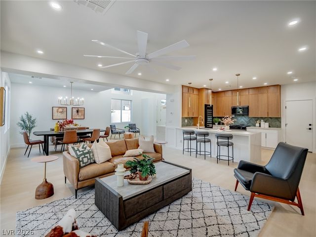 9705 Floweret Avenue, Las Vegas, NV 89117
