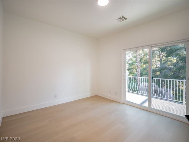 9705 Floweret Avenue, Las Vegas, NV 89117