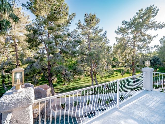9705 Floweret Avenue, Las Vegas, NV 89117