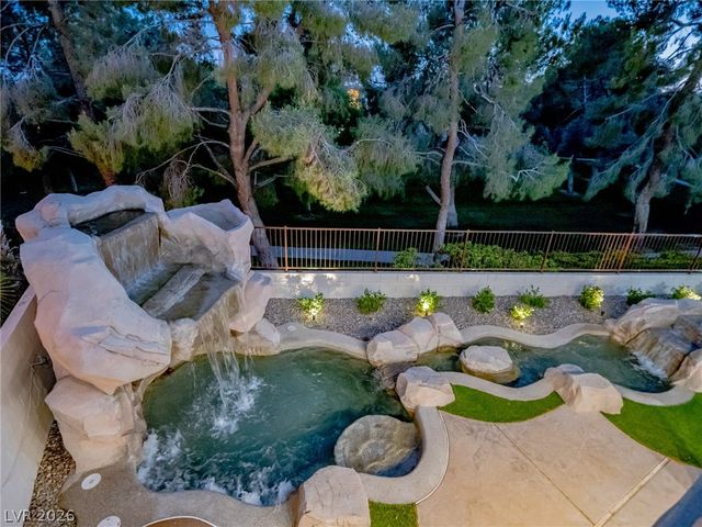 9705 Floweret Avenue, Las Vegas, NV 89117