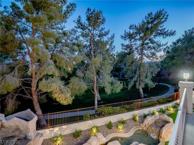 9705 Floweret Avenue, Las Vegas, NV 89117