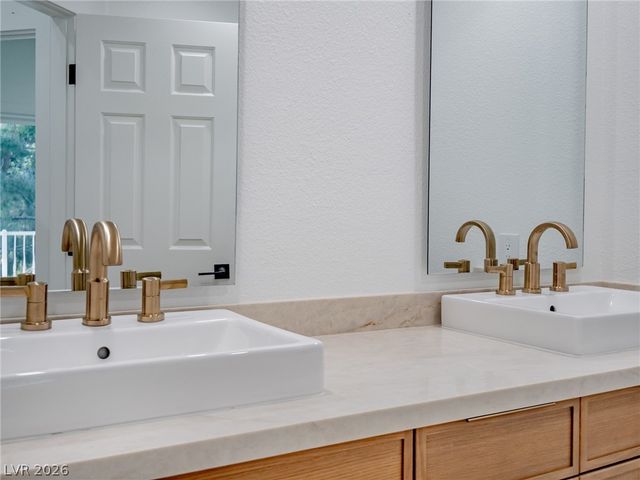 9705 Floweret Avenue, Las Vegas, NV 89117
