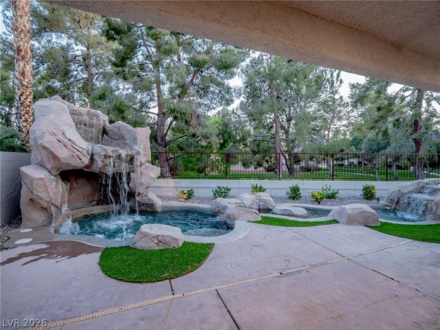 9705 Floweret Avenue, Las Vegas, NV 89117