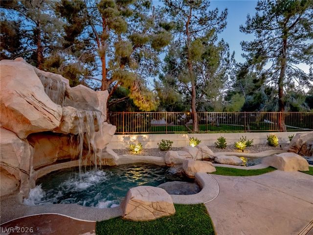 9705 Floweret Avenue, Las Vegas, NV 89117