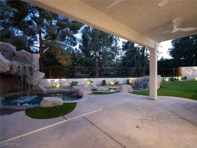 9705 Floweret Avenue, Las Vegas, NV 89117