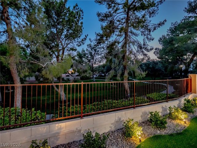 9705 Floweret Avenue, Las Vegas, NV 89117