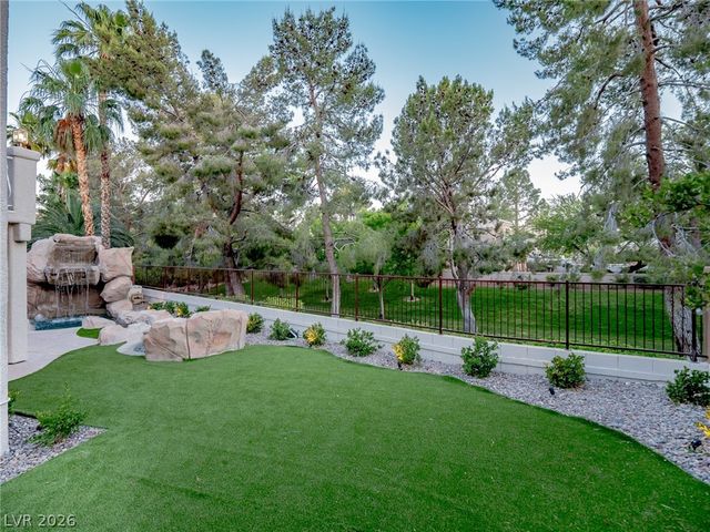 9705 Floweret Avenue, Las Vegas, NV 89117