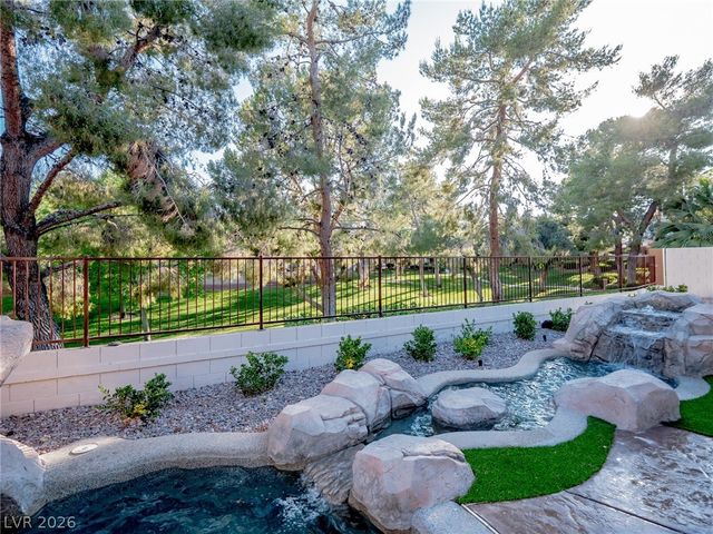 9705 Floweret Avenue, Las Vegas, NV 89117