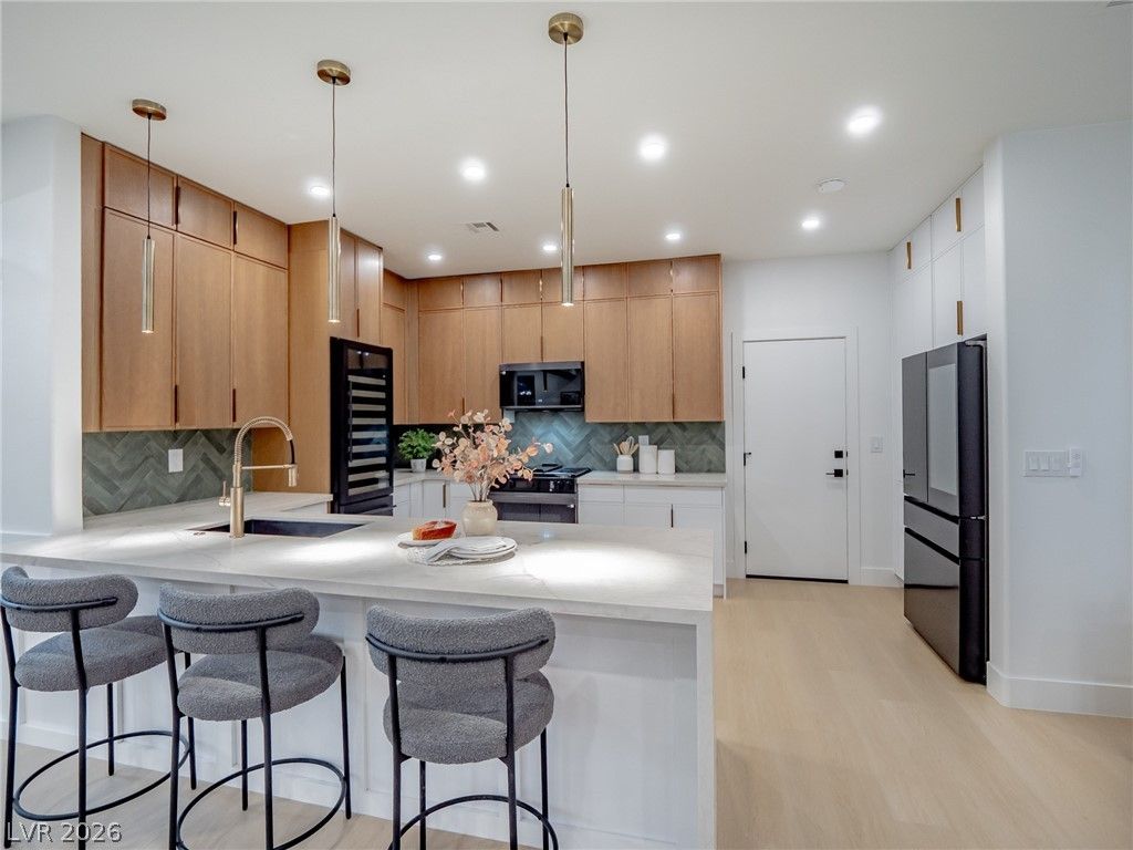 9705 Floweret Avenue, Las Vegas, NV 89117