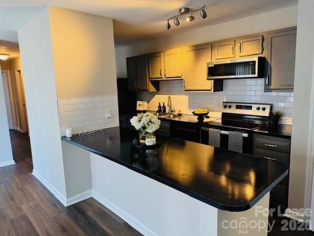 6137 Meadow Rose Lane, Charlotte, NC 28215