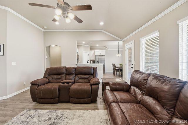 1140 S Javine Avenue, Skiatook, OK 74070