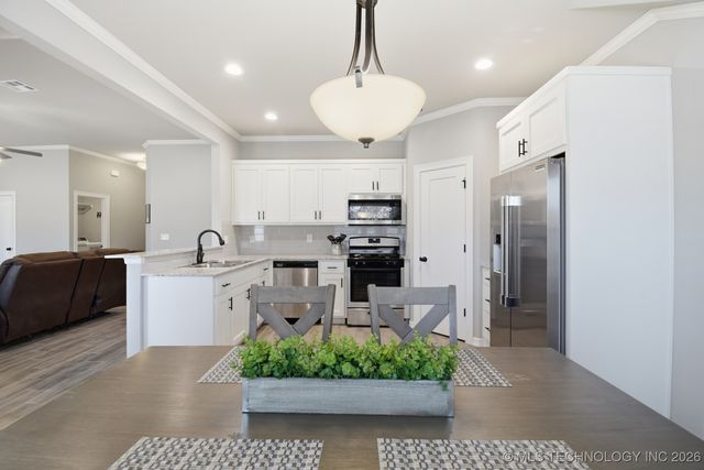 1140 S Javine Avenue, Skiatook, OK 74070