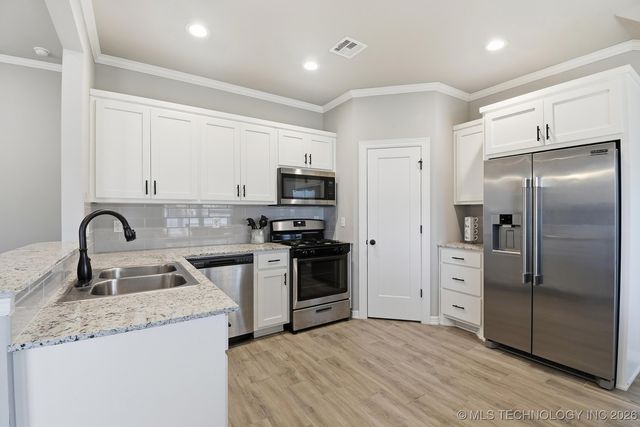 1140 S Javine Avenue, Skiatook, OK 74070