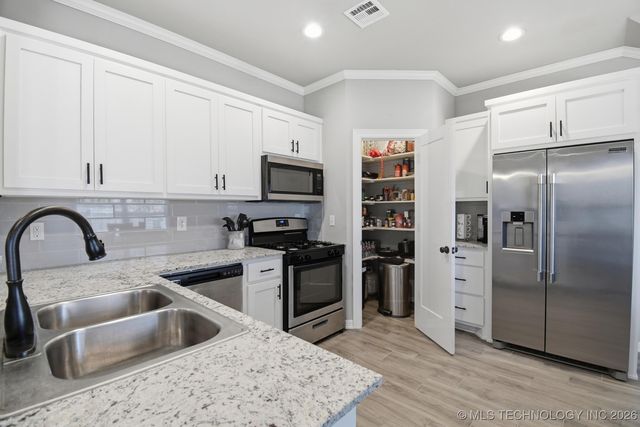 1140 S Javine Avenue, Skiatook, OK 74070