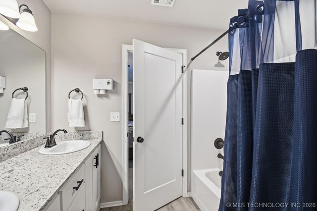 1140 S Javine Avenue, Skiatook, OK 74070