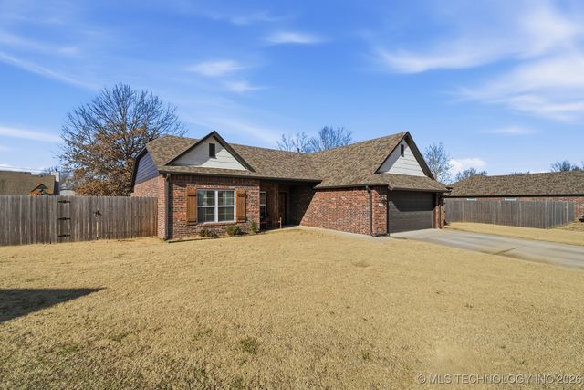 1140 S Javine Avenue, Skiatook, OK 74070