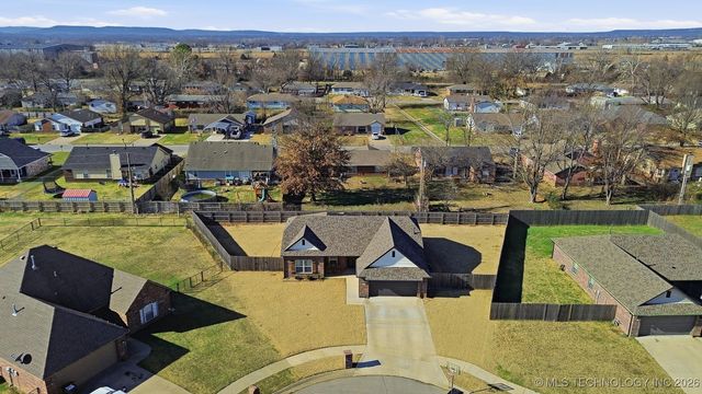 1140 S Javine Avenue, Skiatook, OK 74070